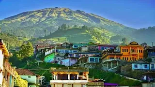 Magelang-Glass-Bridge-nepal-van-java