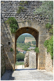 Średniowieczny zamek MONTERIGGIONI - brama - Toskania - Włochy