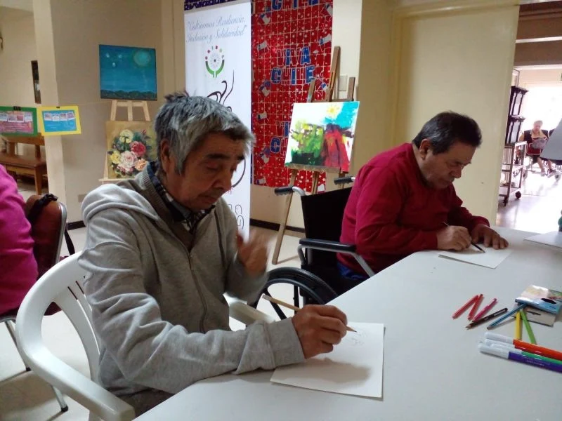 Exposición itinerante "Colores" visitó el Hogar Santa María