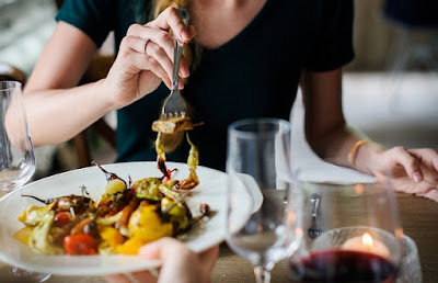 Makan Perlahan Bantu Berat Badan Tidak Naik