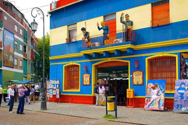 Color building landscape in Caminato street