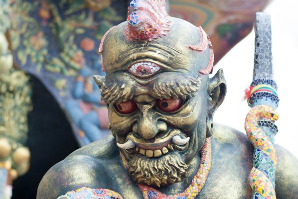 Demon statue at Thep Wittayakom Vihara