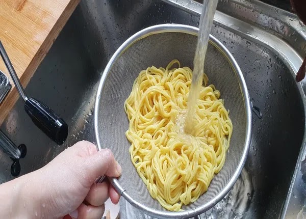 Bahaya Asid Borik Dalam Mee Kuning Dan Makanan Lain