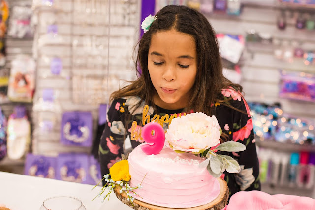 An easy floral themed birthday cake