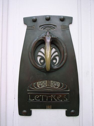 Art Nouveau door hardware in Brussels