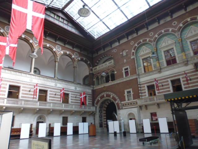 Salón principal del Ayuntamiento de Copenhague (@mibaulviajero)