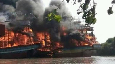 KAPAL TERBAKAR DI PATI, KERUGIAN MENCAPAI RP.22 MILIAR