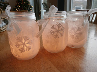 http://www.ourunschoolingjourney.com/2015/12/making-mason-jar-luminaries-for-winter.html?spref=pi