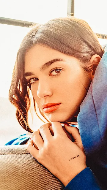 Young Dua Lipa Wallpaper