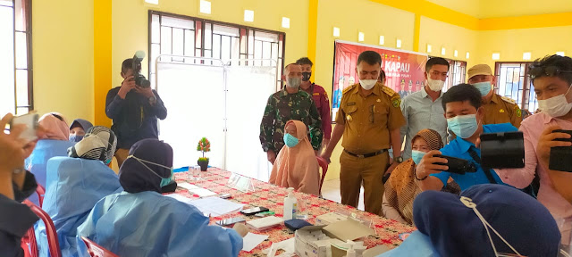 Setelah Mengunjungi Pulau Laut, Bupati dan Wabup Natuna Tinjau Vaksinasi di Desa Tanjung Pala