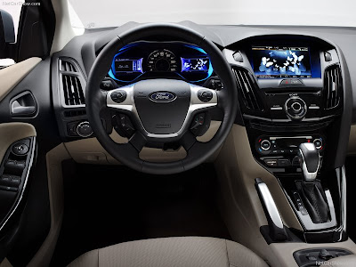 Ford-Focus_Electric_2012_interior_2