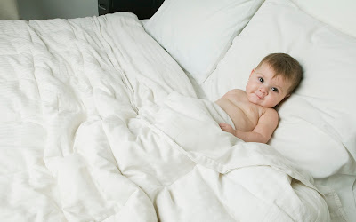 fotos de bebes en cama