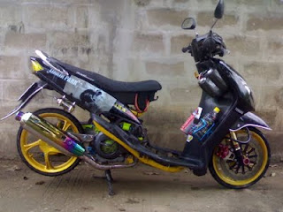 Modifikasi Yamaha Mio HITAM 2011  PELEK JARI DAN PELEK 