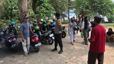 Personil Polsek Cinangka Polres Cilegon Patroli dan Monitoring ke Objek Wisata Pantai