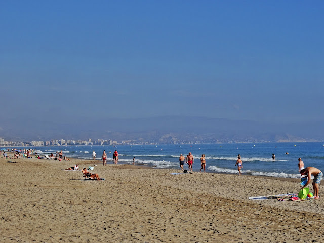 plaże w okolicy Alicante, jak wyglądają?
