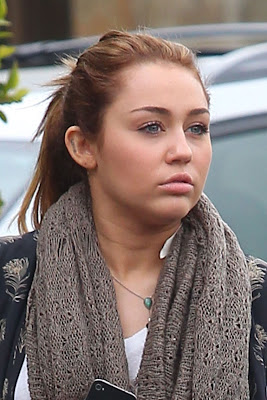 MILEY CYRUS' FAT FACE