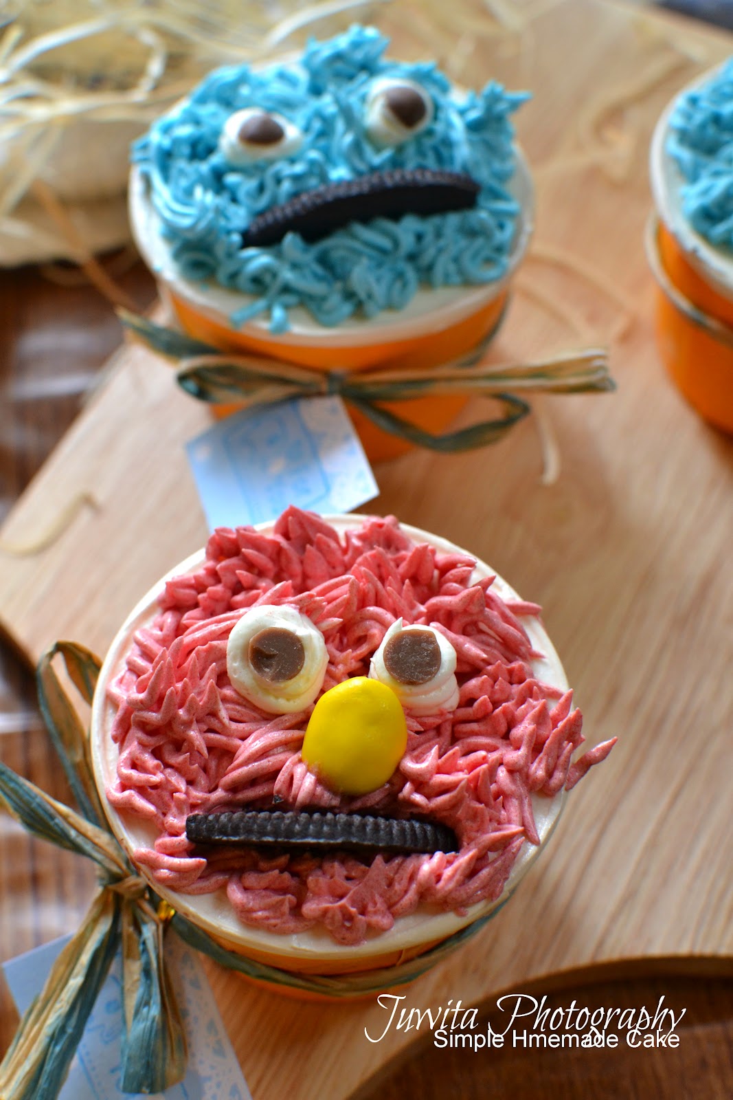 Juwita Fariz and Family: Elmo dan Monster Cupcakes ( Kek 