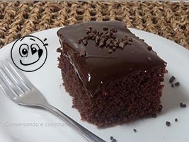 This recipe of cake denies crazy is chocolate cake with chocolate syrup ... Hmmm !!!