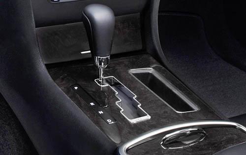 2011 Chrysler 300 C Shifter Detail