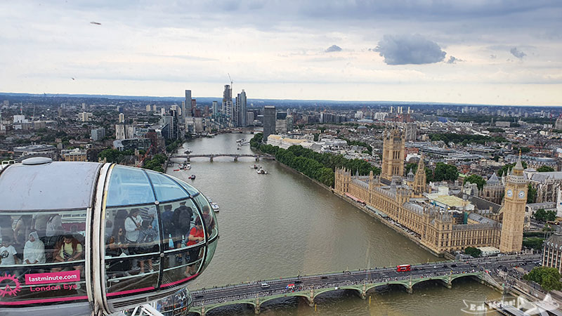 Rio Tâmisa e Parlamento Britânico vistos da London Eye.