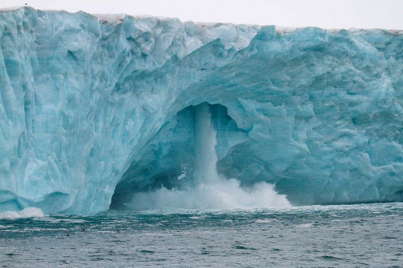 glacier-waterfalls-5