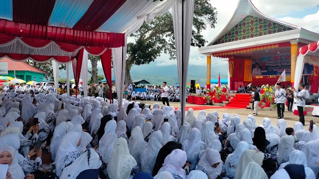 Bupati Solok Pimpin Apel Akbar Hari Guru Nasional 2022 dan HUT PGRI Ke-77