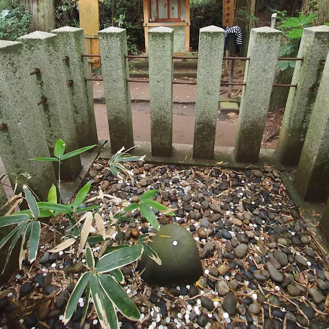 香取神宮　要石　大鯰