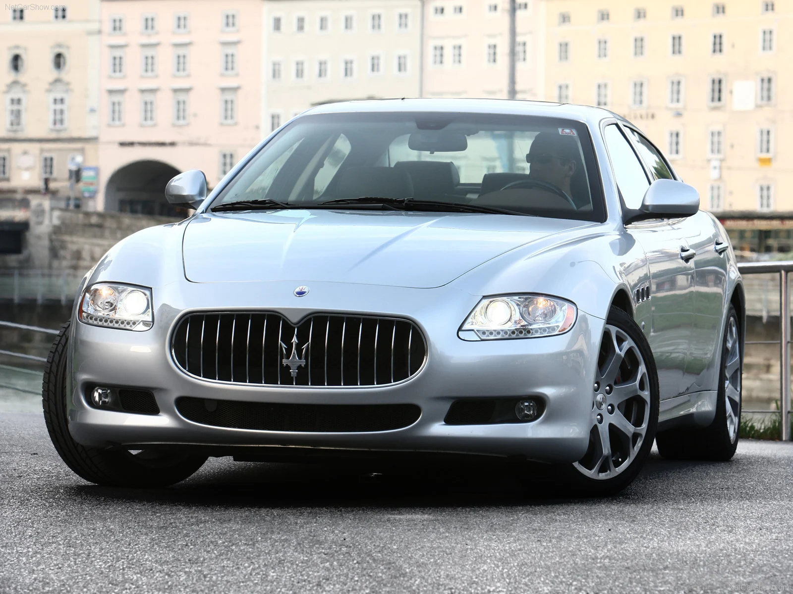 Hình ảnh siêu xe Maserati Quattroporte 2009 & nội ngoại thất