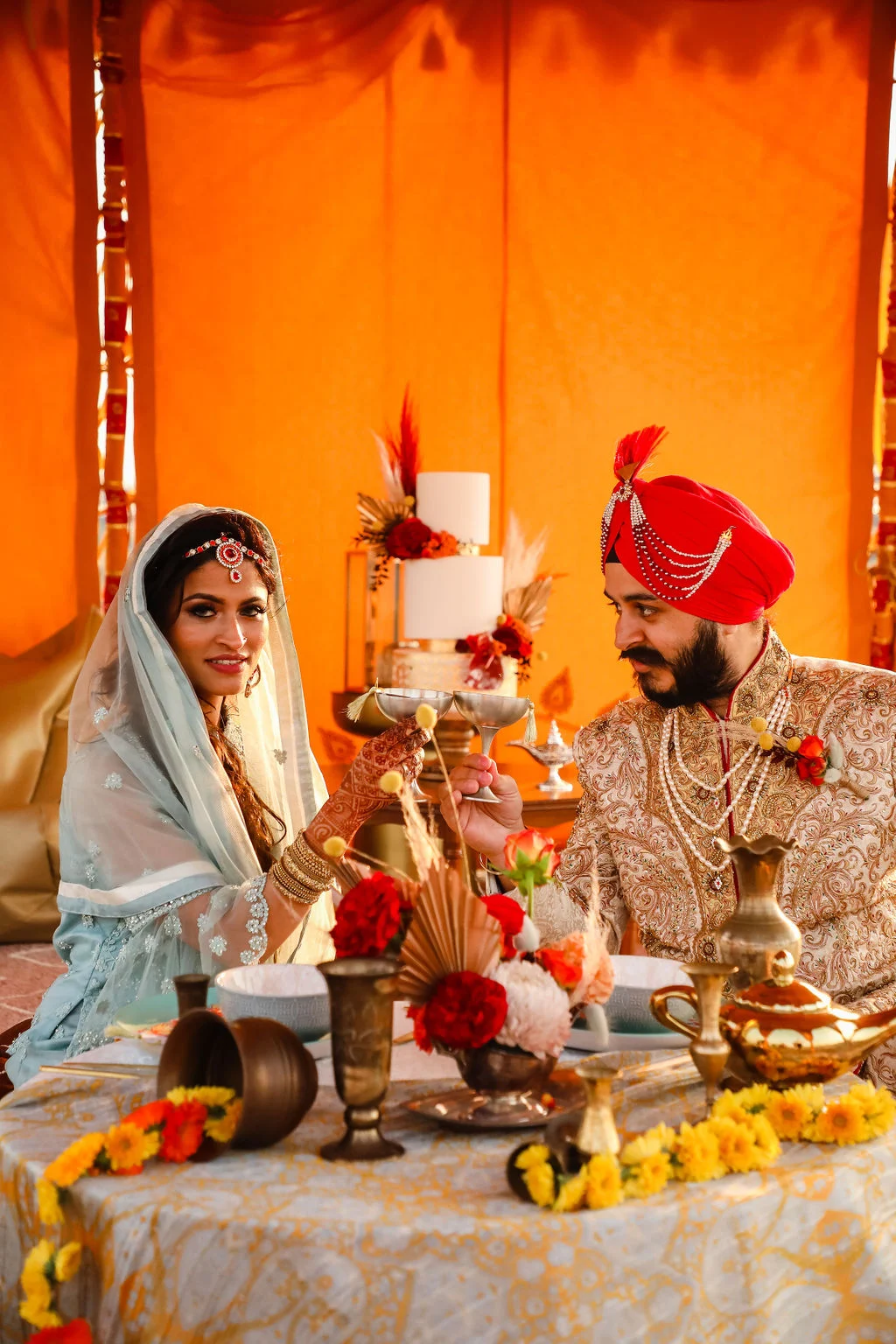 smile darling photography indian weddings Gujarati bride cake floral design outdoor wedding camel red orange decor