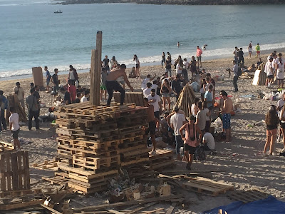 St John Even Bonfires in Corunna (Spain)  http://evpita.blogspot.com/2017/06/st-john-even-bonfires-hogueras-de-san.html  by E.V.Pita (2017)  Hogueras de San Juan 2017 en A Coruña  Lumeiradas de San Xoán 2017 nas praias de Riazor e Orzán  por E.V.Pita (2017)