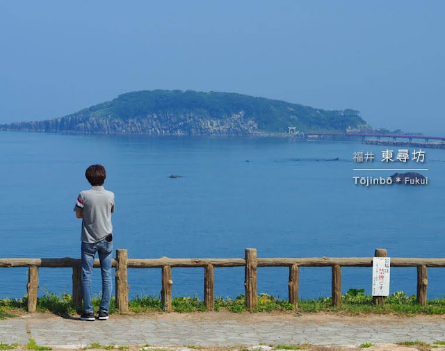 東尋坊東尋坊から見える雄島