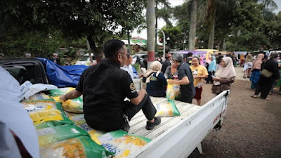 Warga Serbu Gerakan Pangan Murah On The Road di Kelurahan Palasari