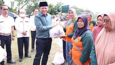 Pemkab OKU Timur Bersama Baznas Salurkan Bantuan Paket Sembako