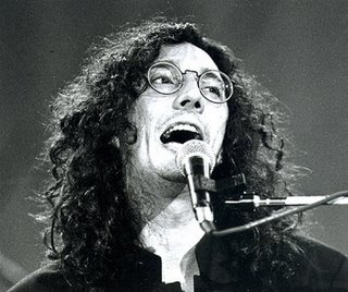 Foto de Fito Paez con cabello ondulado