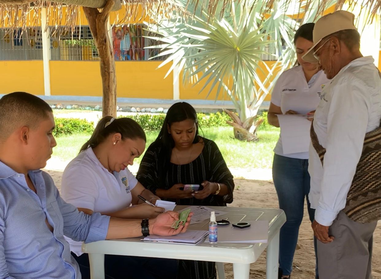 https://lanochedelarcoiris.blogspot.com/Para tratar temas de permanencia educativa 2023, Distrito de Riohacha concerta con autoridades indígenas