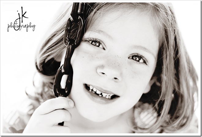 Ava swing bw logo