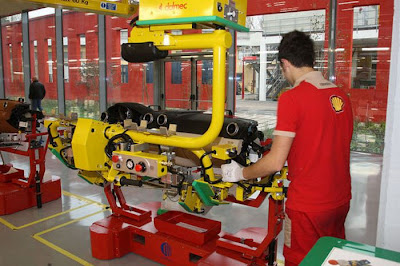 inside ferrari plant 24 Proses Pembuatan Sebuah Mobil Ferrari