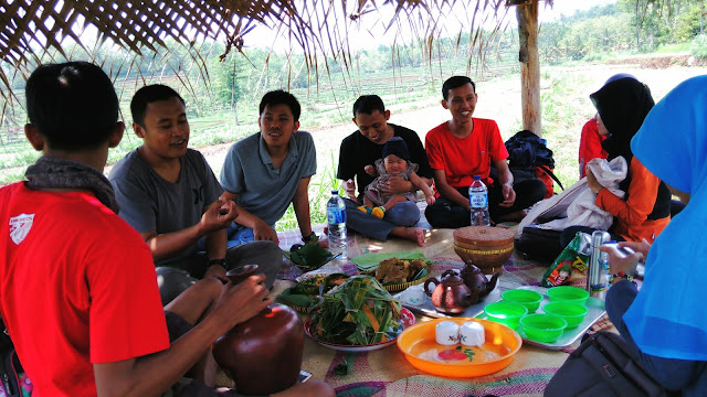 berkat dalem, ingkung ayam, kampung emas, desa plumbungan