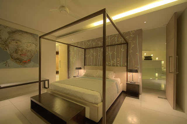Picture of modern bedroom with large bed