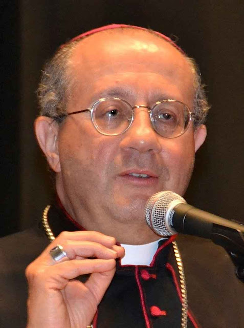 Segundo Mons. Bruno Forte, secretário especial do Sínodo, o Papa Francisco lhe teria dito sobre a comunhão aos divorciados recasados: 'Não falemos de modo direto, você põe as premissas e eu cuido das conclusões'.