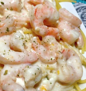  Cheesy Garlic Shrimp Alfredo