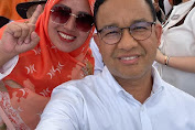 Anies Baswedan Ajak Berfoto Selfie Caleg Milenial Teti Lestari di Kampanye Tebuka Kabupaten Bekasi 