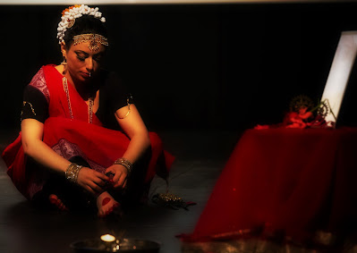 EX ASILO FILANGIERI NAPOLI nell'ambito di  NAPOLI BOLLYWOOD FESTIVAL 2019 direzione artistica: Veronica Aishanti presenta  DANZE CLASSICHE INDIANE BHARATA NATYAM e ODISSI Performance preceduta da Salangai Puja sabato 11 maggio 2019, dalle ore 19.30   Repertori:  BHARATA NATYAM Puspanjali (Tala Adi; Raga Nattai) Vinayaka Kavuthuvam  (Tala Adi, Raga Nata) Varavina Gita (Tala Rupakam; Raga Mohanam) Gajananam Slokam Coreografia: Smt Guru Yamini Krishnamurthy Interpreti: Veronica Aishanti; Francesca Jesi Docente: Marialuisa Sales  ODISSI Saveri Pallavi (Raga Saveri, Tala Ekotali, Tripota, Khemta)   Coreografia: Guru Kelucharan Mohapatra Interprete: Marialuisa Sales  L'ASILO Vico Maffei 4, Napoli L'evento inizierà con una breve conferenza visiva a cura di Veronica Aishanti e Clarissa Ladogana che illustrerà le caratteristiche e le differenze tra il cinema Hindi e il cinema Tamil (cenni storici, gli attori, i coreografi).  Saranno presenti ospiti d'eccezione direttamente dall'India e  stands (bazar di abiti indiani, mehendi tatoo artist, bar bio, agenzie di viaggio per l'India, ristorante indiano) Odissi Napoli Bharata Natyam Marialuisa Sales