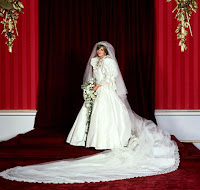 Royal Wedding Pictures: Princess Diana with elegant wedding dress