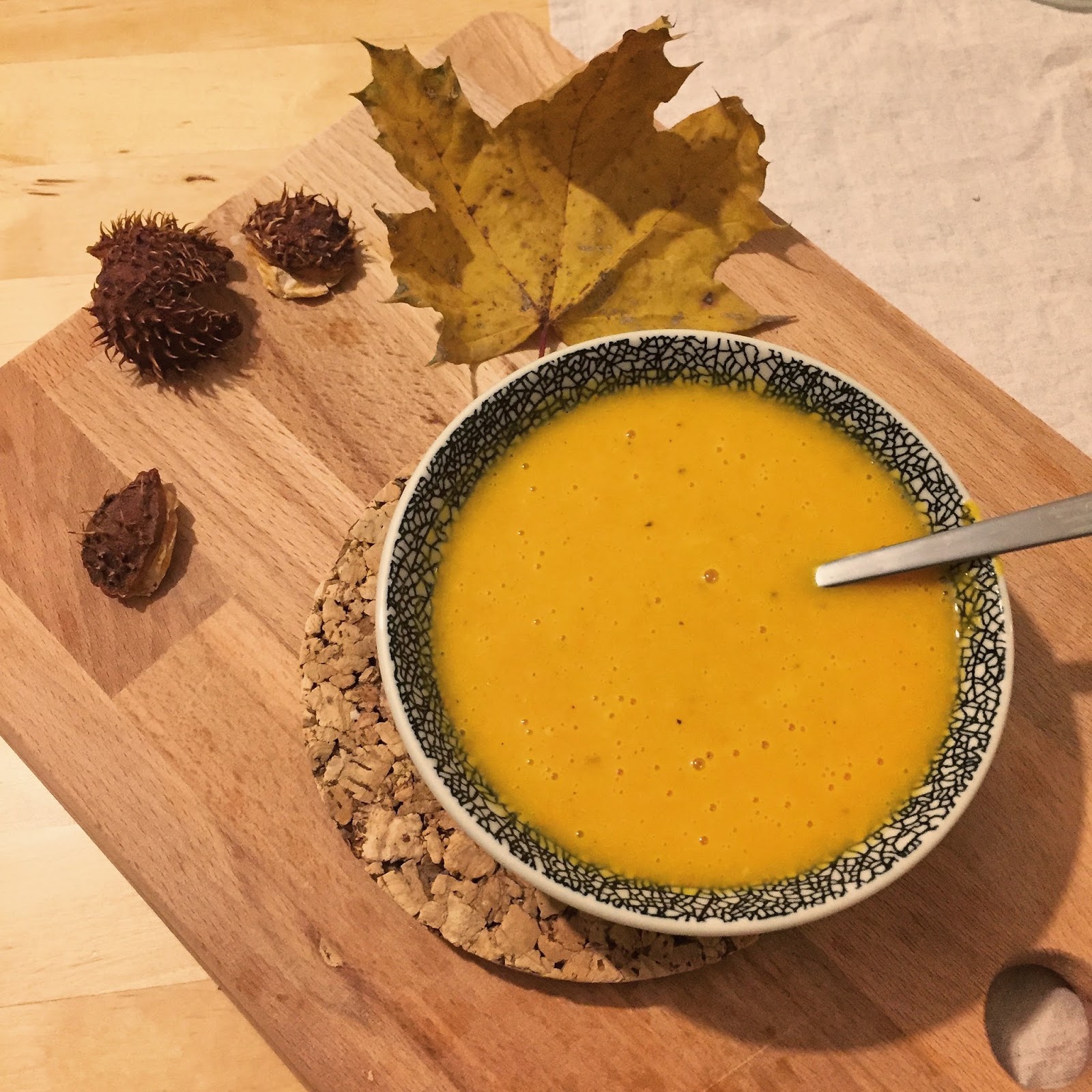 Rezept herbstliche Kürbis Karotten Ingwer Suppe www.theblondelion.com/2016/11/kuerbis-tarte-ziegenkaese-kuerbis-karotte-ingwer-suppe.html