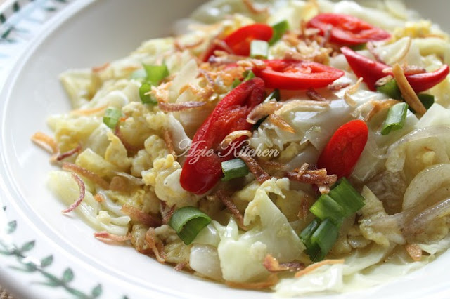 Sayur Kubis Goreng Telur Yang Sedap - Azie Kitchen