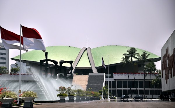 Pembangunan Gedung Baru DPR Ditolak Jokowi, Fadli Zon Santai
