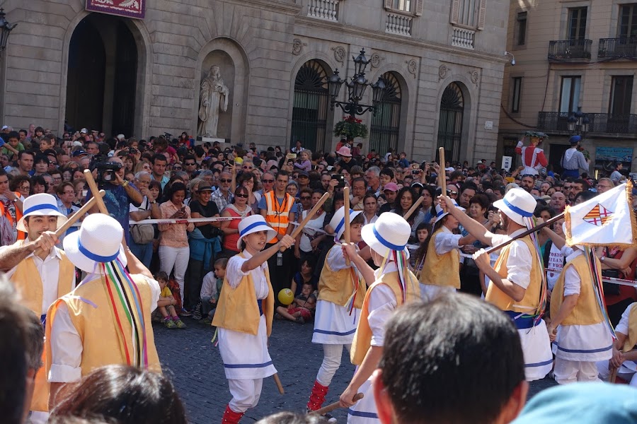 バストン（棒）のダンス （Ball de Bastones del Seguici de Barcelona）