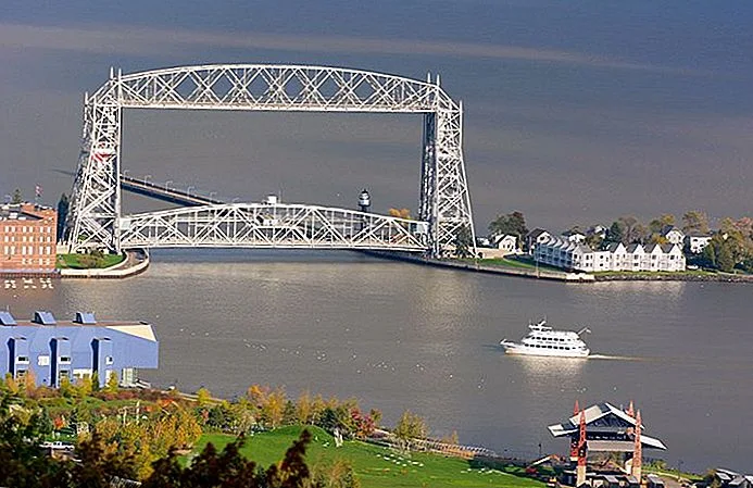 Aerial lift bridge