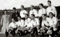 Selección  de ESPAÑA - Temporada 1946-47 - Bañón, Curta, Bertol, Gonzalvo III y Nando; Iriondo, Panizo, Zarra, César, Querejeta y Gaínza - PORTUGAL 4 (Araújo (2) y Trabaços (2)), ESPAÑA 1 (Iriondo) - 26/01/1947 - Partido amistoso - Lisboa (Portugal), estadio Nacional de Jamor - Alineación: Bañón (Lezama, 48'); Querejeta, Curta; Gonzalvo III, Bertol, Nando; Iriondo, Panizo, Zarra, César y Gaínza